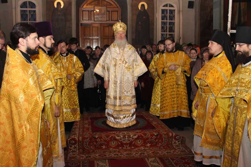 Митрополит Тобольский и Тюменский Димитрий совершил Божественную литургию в Свято-Троицком монастыре