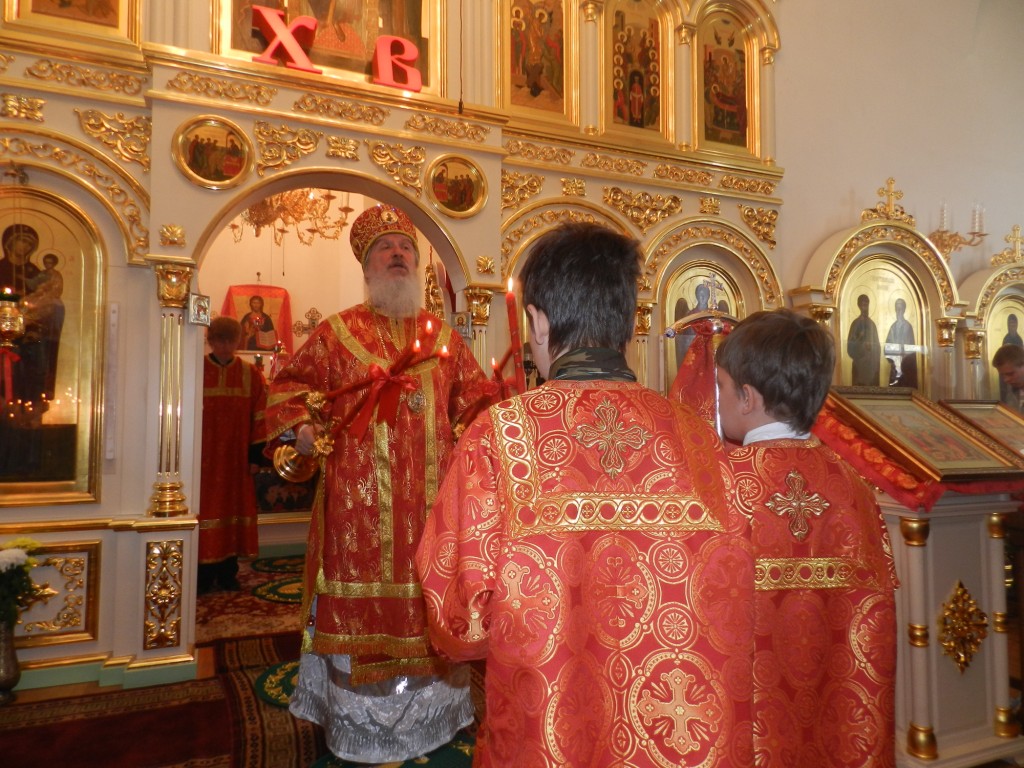 В неделю 4-ю по Пасхе, о Расслабленном митрополит Тобольский и Тюменский Димитрий совершил Божественную литургию в Свято-Троицком монастыре