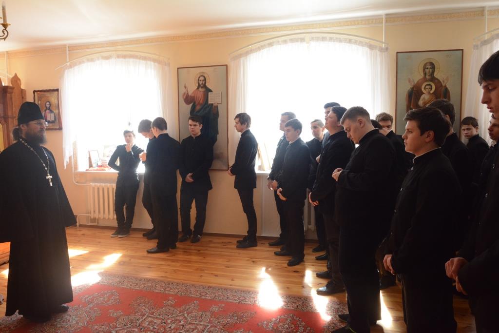 Ректор Тюменского Духовного училища поздравил студентов с праздником Пасхи